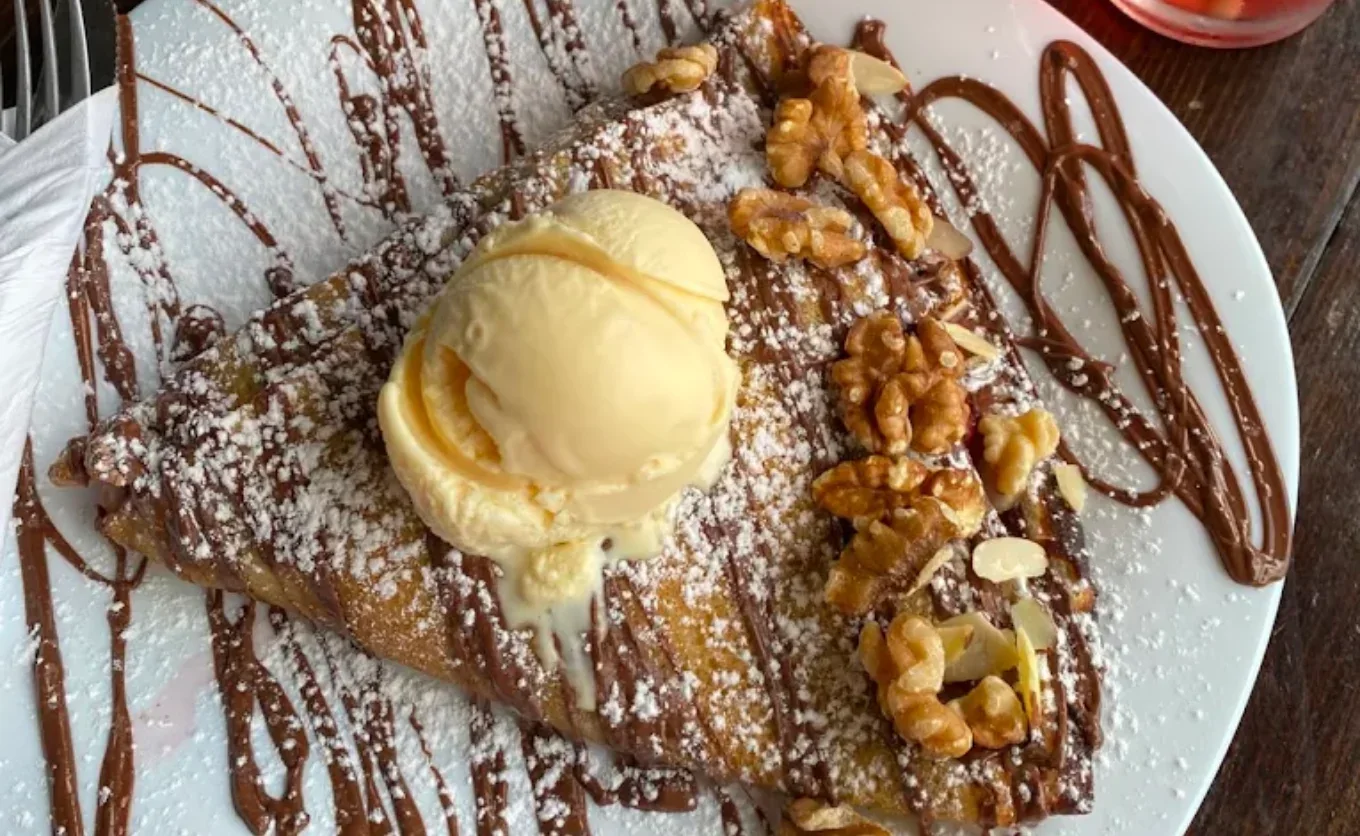 Habrá un café literario trilingüe en el restaurante francés "La Petite Bretonne"