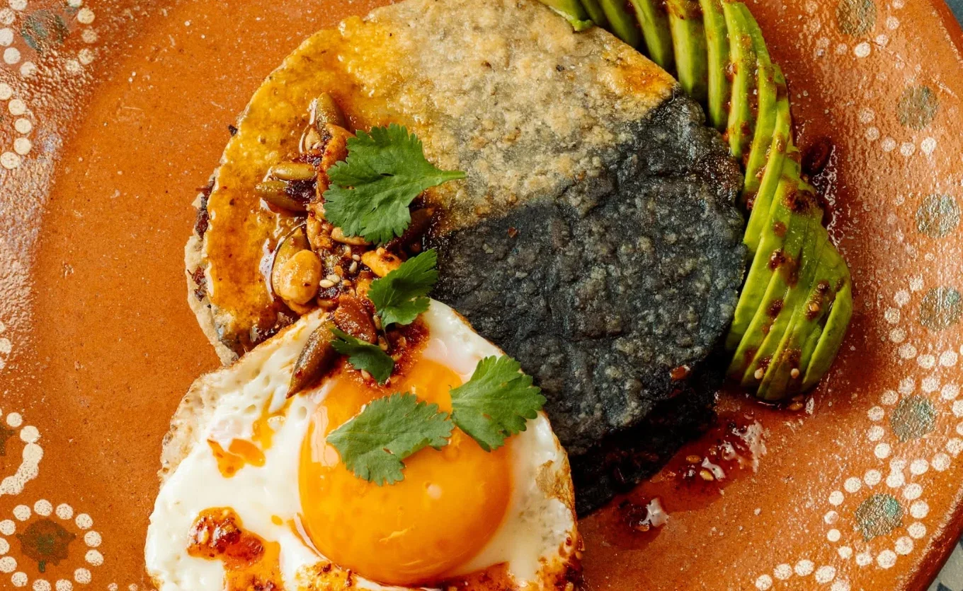 ¿Conoces la panadería y cafetería en Casco Urbano que fusiona la cocina chiapaneca y regia recuperando ingredientes y procesos tradicionales del sur de México? 