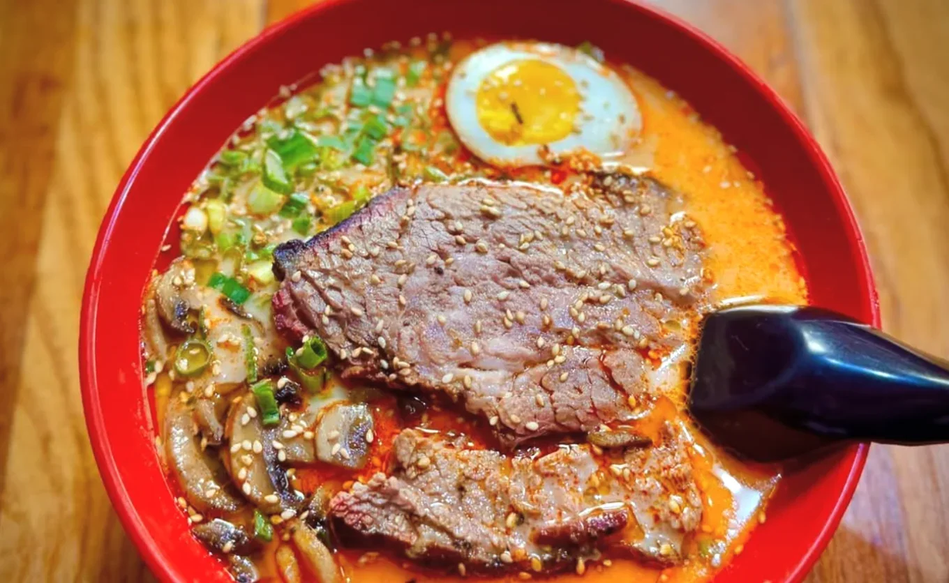 Este restaurante de Laredo lleva el ramen más allá del caldo