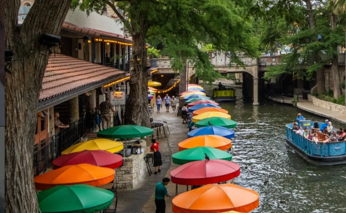 Este restaurante del River Walk lleva décadas abierto y ahora prepara una nueva forma de conocerlo
