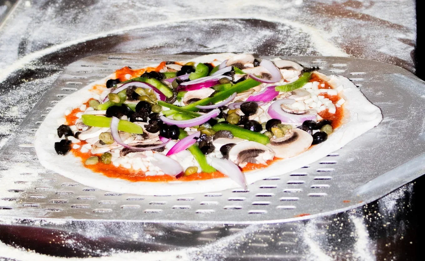 Sí existen las pizzas mexicanas: Sr. Bigotes lanzó un menú especial de tres recetas con chipotle, chorizo y carne seca — Gastronomía en Monterrey, Nuevo León
