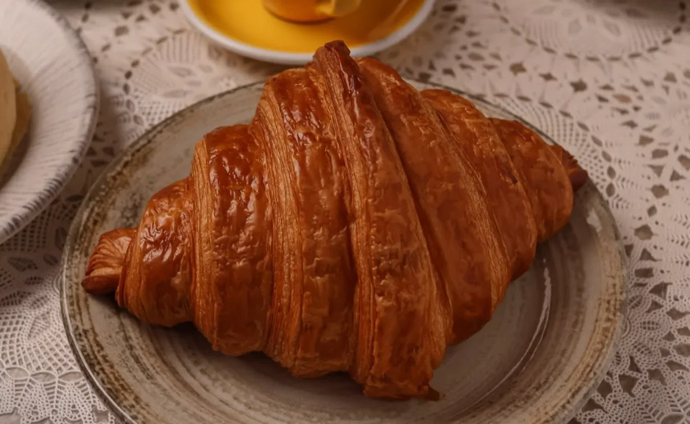 ¿Sabías que hay panaderías que usan masa madre, recetas propias y además cuentan con café, matcha y variaciones de té? Aquí te presentamos una en MTY
