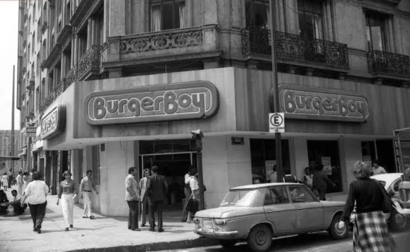 ¿Cómo era MTY en los 80? Apenas comenzaban las cadenas de comida rápida, el café se tomaba en la farmacia y los bares de la "zona rosa" lo eran todo para los jóvenes