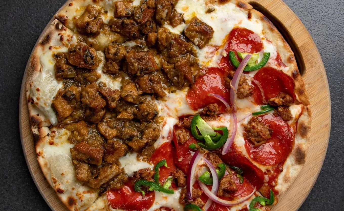 Desde pizzas clásicas hasta combinaciones originales, como la de chicharrón al estilo Chicago, este restaurante en Santiago tiene algo para todos los gustos — Gastronomía en Monterrey, Nuevo León