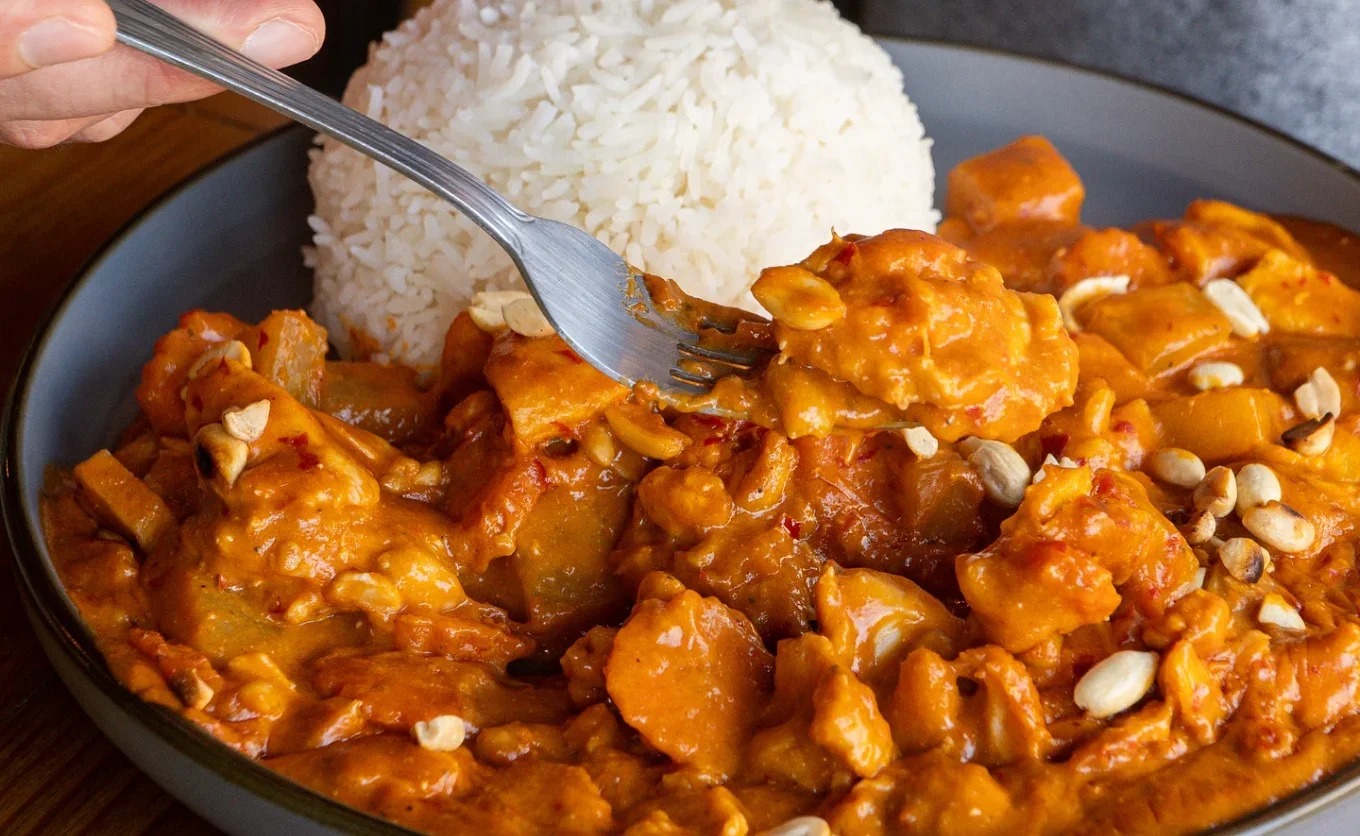 Guía para impresionar. ¿Antojo de cocina asiática? NL sí tiene opciones fuera del clásico sushi y ramen: curry de India, pho de Vietnam y pad thai de Tailandia