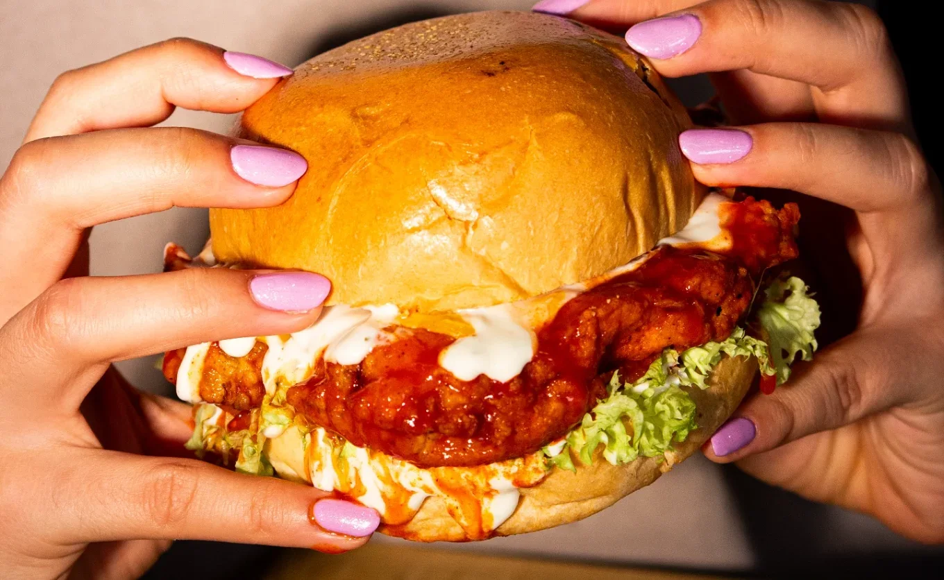 Las hamburguesas de pollo más crujiente de Carretera — Gastronomía en Monterrey, Nuevo León