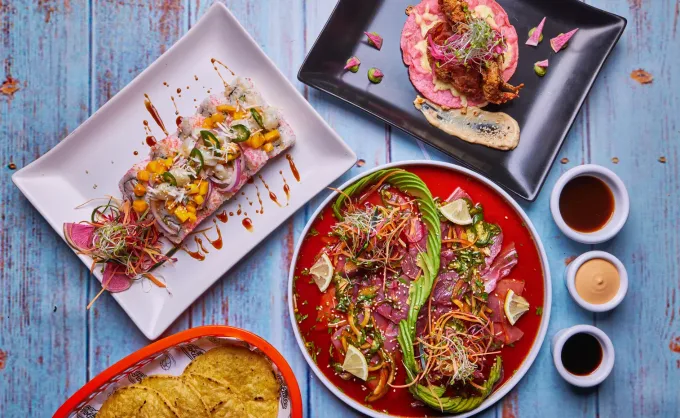 ¿Conoces el restaurante flotante en la presa de La Boca? Ofrecen mariscos, aguachiles, mixología de autor, sushi y promociones especiales durante toda la semana — Gastronomía en Monterrey, Nuevo León