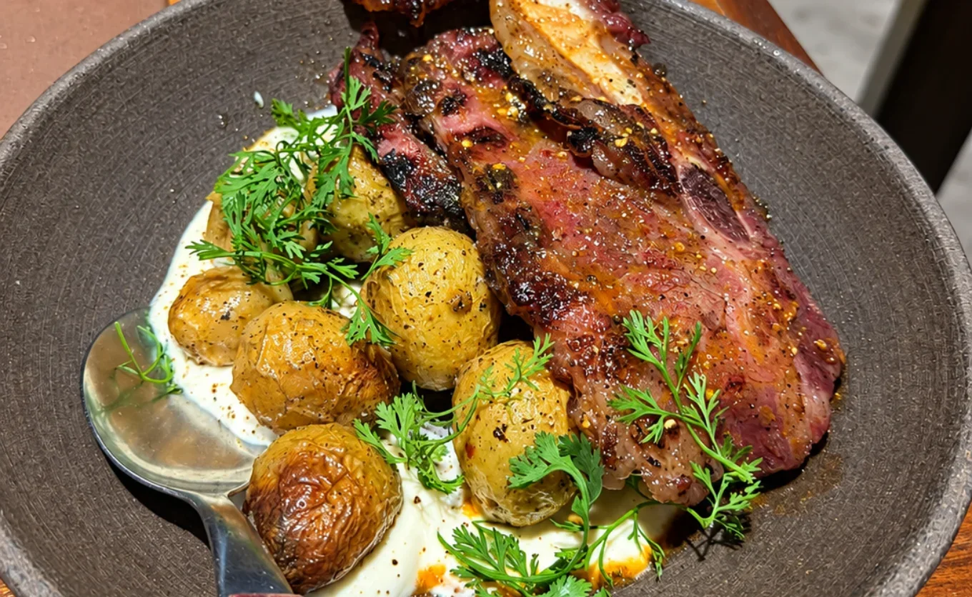 "Este restaurante en SPG donde la cocina norestense se cuenta a través del fuego, ingredientes regionales y sabores tradicionales": Lu Valdez — Gastronomía en Monterrey, Nuevo León