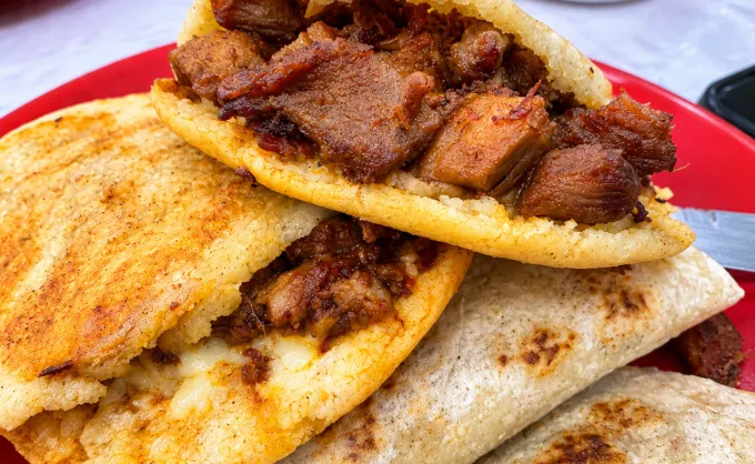 "Gorditas al momento, postres de maíz cosechado en familia y cocina regional sobre Carretera Nacional": Lu Valdez — Gastronomía en Monterrey, Nuevo León