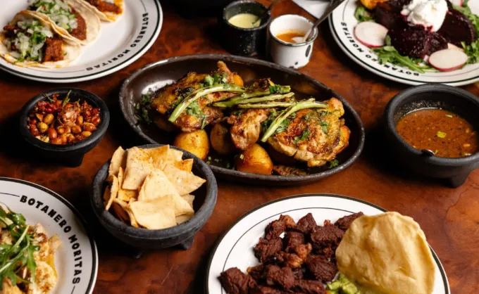 "Hay un botanero en SPG ideal para compartir desde coliflor horneada y aguachile hasta muslos asados y tacos": Vanessa Sierra — Gastronomía en Monterrey, Nuevo León