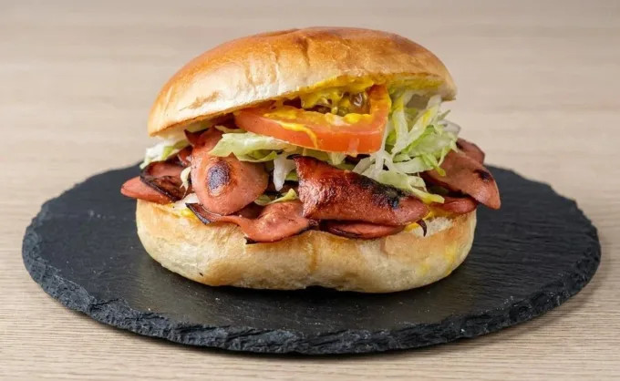 El lonche de ternera que hace único a este lugar de Laredo