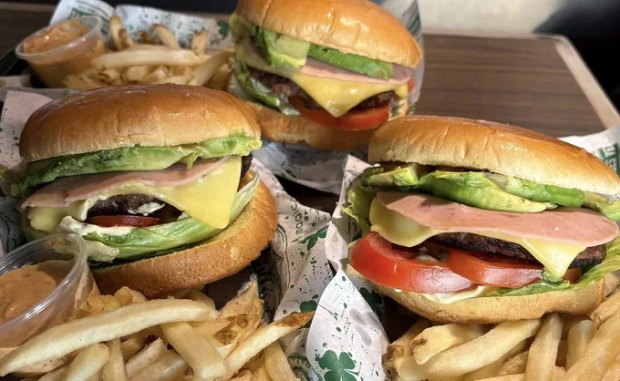 Según los estudiantes del Tec de Monterrey, estas son las mejores 3 hamburguesas al carbón de la zona 