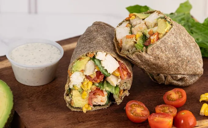 Wraps, una mezcla entre burrito y sándwich con el fin de ser una alternativa saludable. Aquí opciones para probarlos: Chuga, Trust y Casa Macro