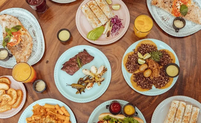 ¿Qué restaurantes están abiertos el 1 de enero? Aquí 10 opciones diferentes para salir a desayunar o comer el primer día del año