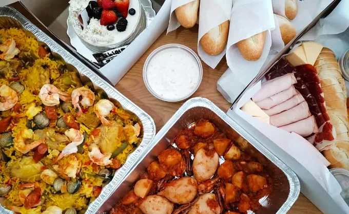 Infografía. Nos recomendaron 7 opciones de catering con todo incluido para que no batalles NADA en tus próximos eventos