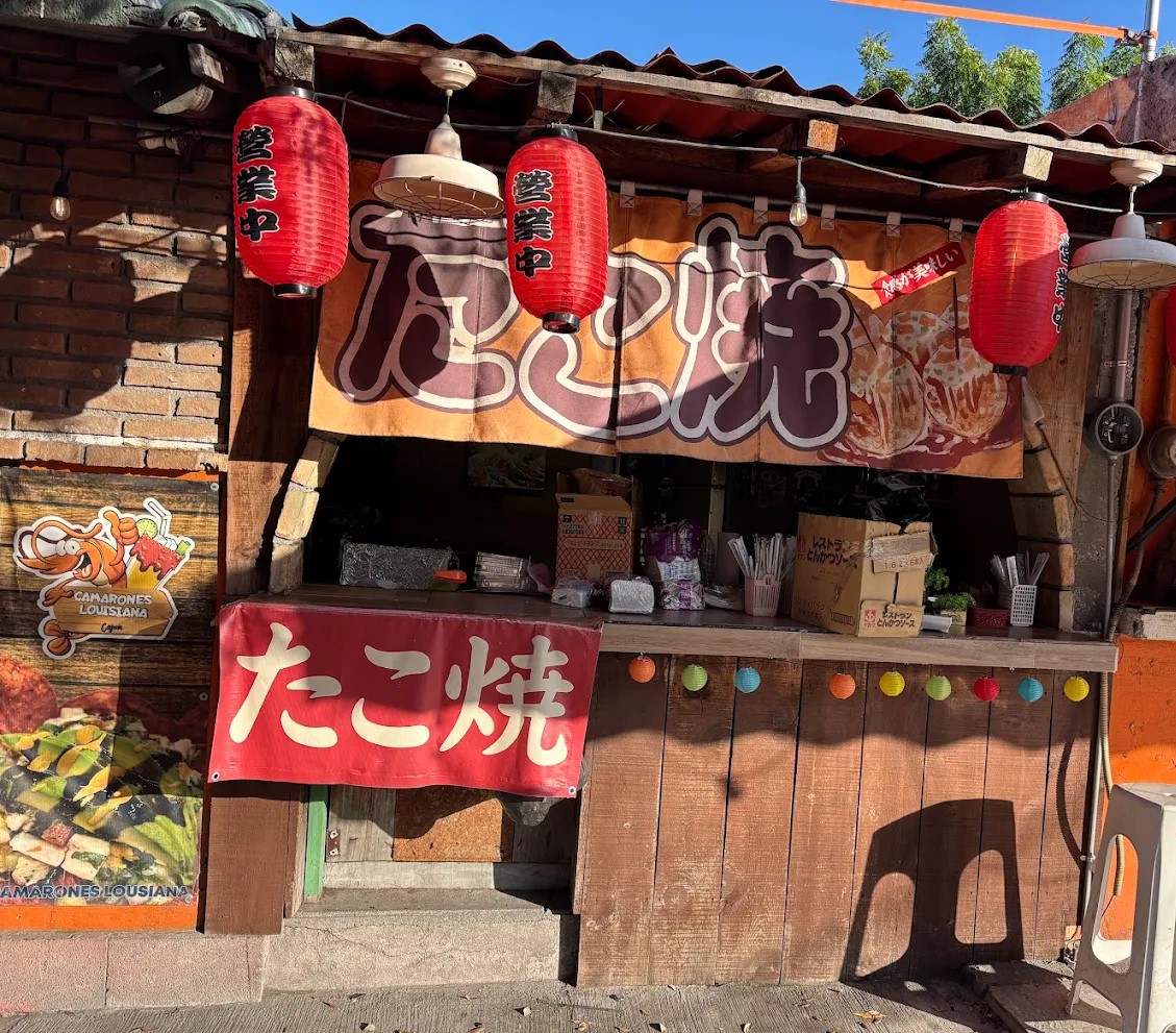 Tabe-Tai: un rincón siempre-lleno de comida callejera japonesa en donde nicolaítas y japonenses, a veces, causan que cierre temprano porque  se queda sin comida 