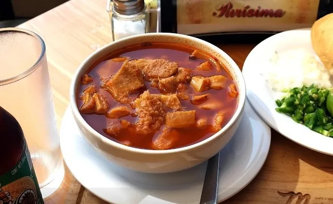 Caldo tlalpeño, caldo de pollo y puchero: 3 restaurantes longevos en el centro de Monterrey con un amplio menú de sopas y caldos