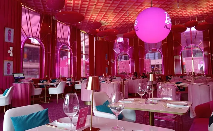 ¿Extrañas los 80s? Nosotros también. Descubre cómo la nostalgia, predominante en las nuevas generaciones, repopularizó los restaurantes temáticos