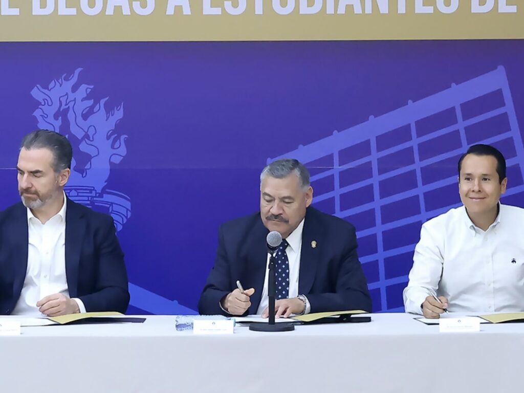 firma-convenio-uanl-municipios-nl-becas-estudiantes-uanl-1